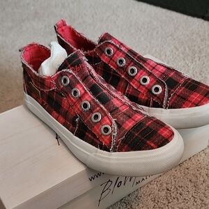 Blowfish play red buffalo checkered